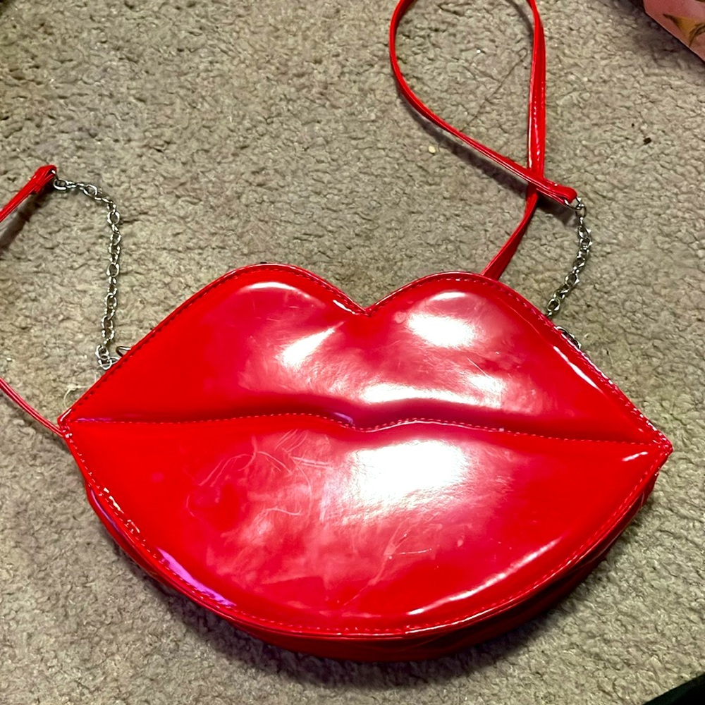 Red lip purse